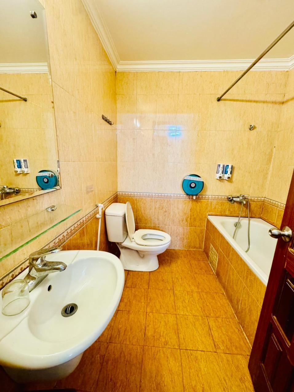Il Divo Hostel & Spa Ханой Екстериор снимка